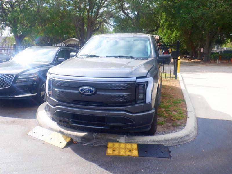 Ford F-150 Lightning  2023