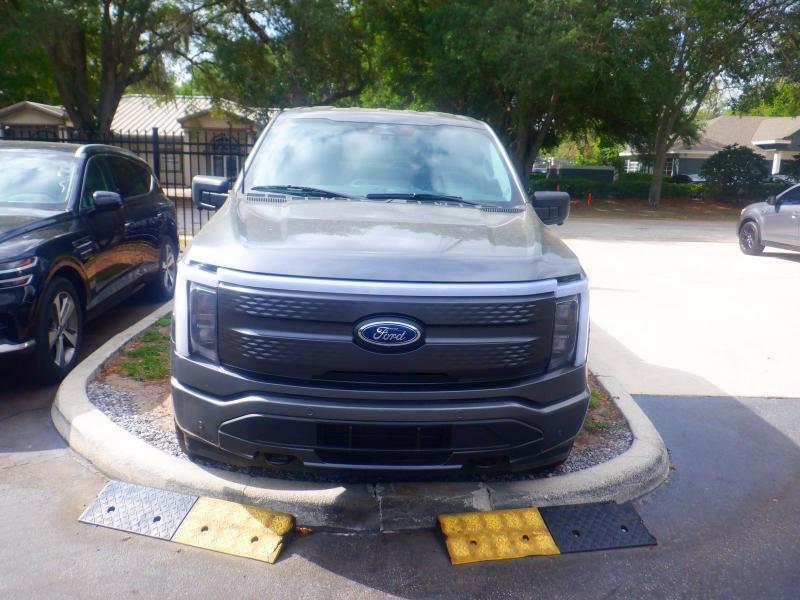 Ford F-150 Lightning  2023