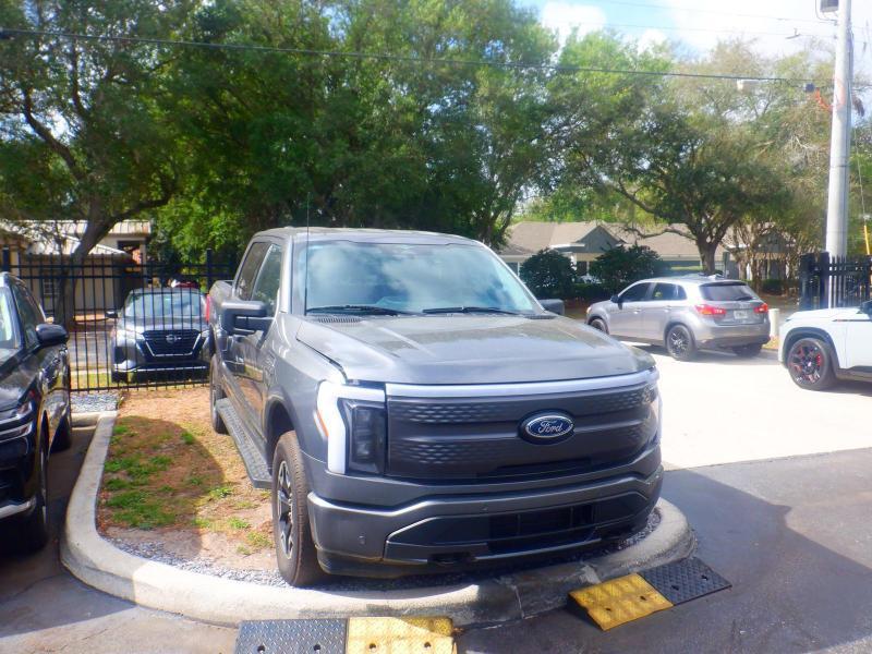 Ford F-150 Lightning  2023