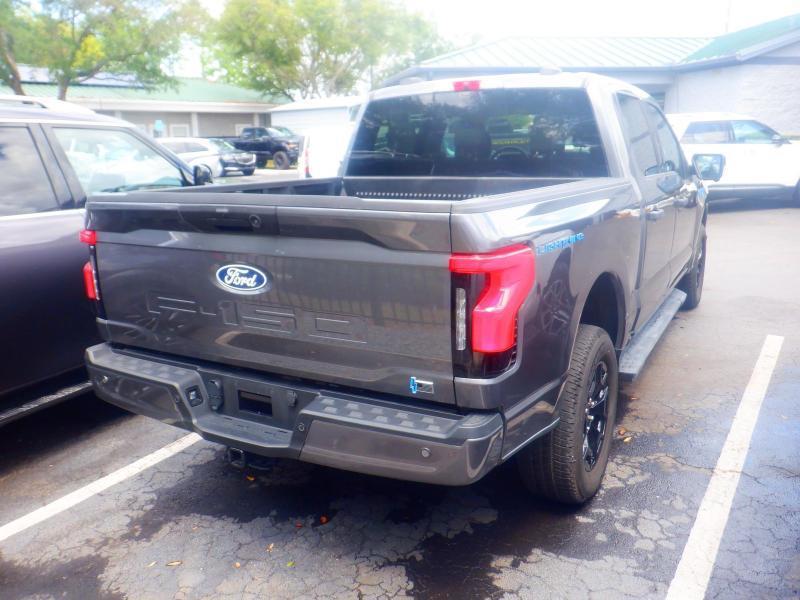 Ford F-150 Lightning  2025