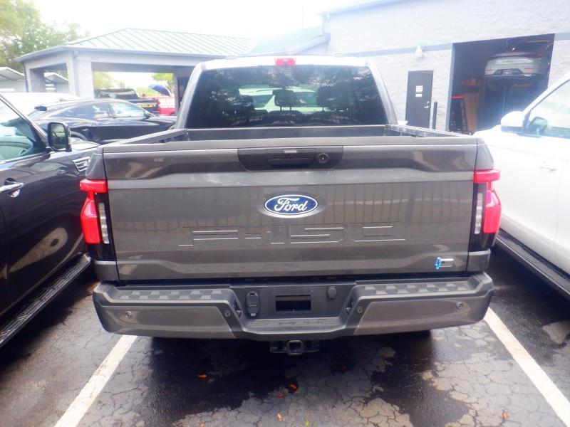 Ford F-150 Lightning  2025