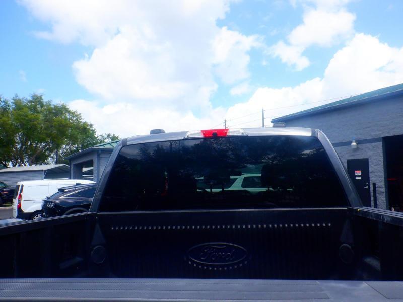 Ford F-150 Lightning  2025