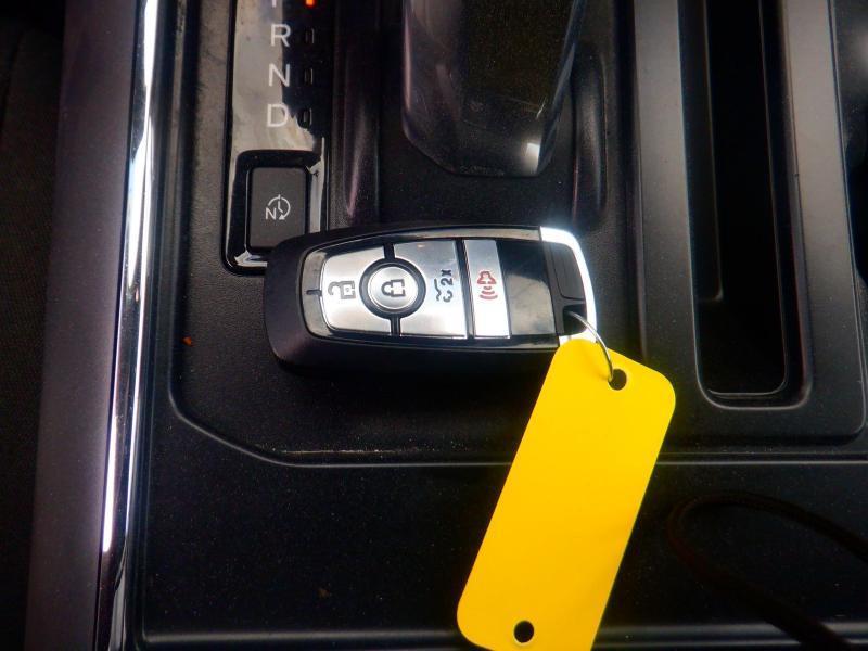 Ford F-150 Lightning  2025