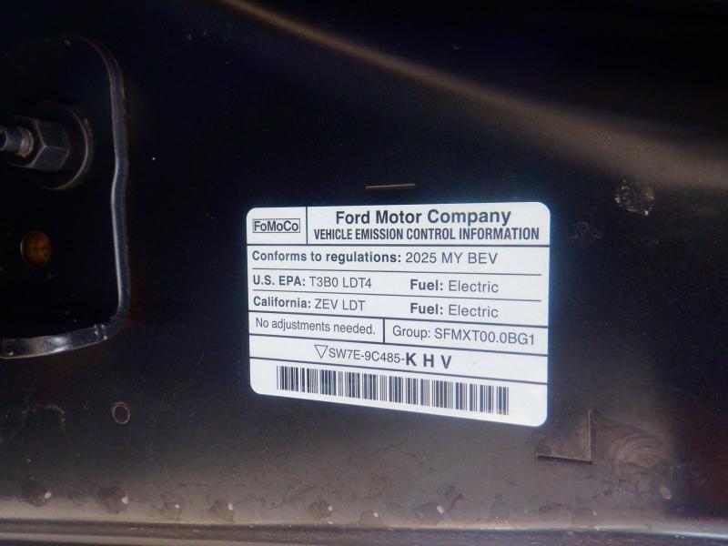 Ford F-150 Lightning  2025