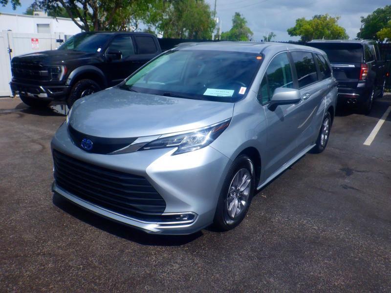 Toyota Sienna XLE 7-Passenger AWD 2023