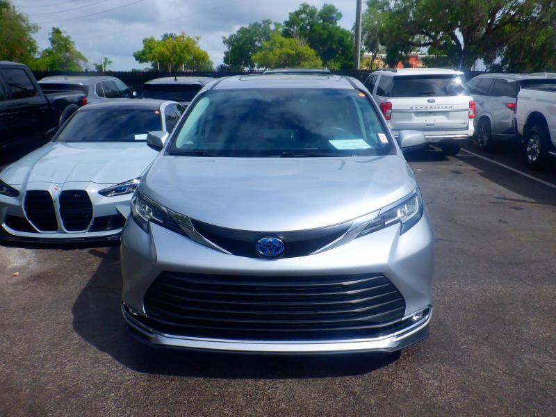 Toyota Sienna XLE 7-Passenger AWD 2023