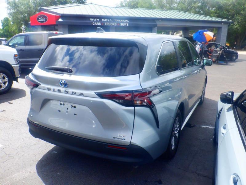 Toyota Sienna XLE 7-Passenger AWD 2023