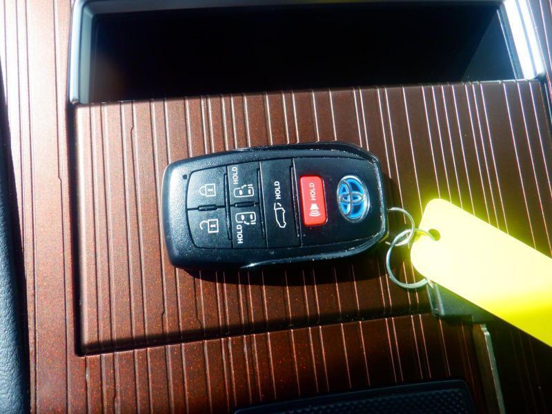 Toyota Sienna XLE 7-Passenger AWD 2023