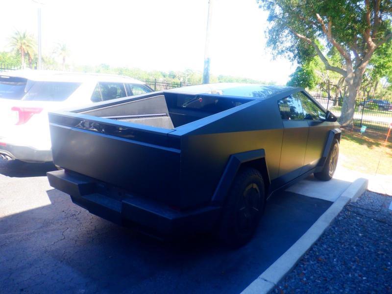 Tesla Cybertruck  2024