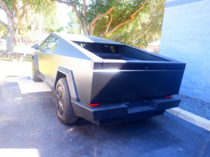 Tesla Cybertruck  2024