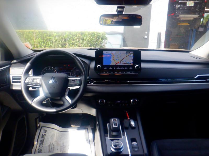 Mitsubishi Outlander  2022