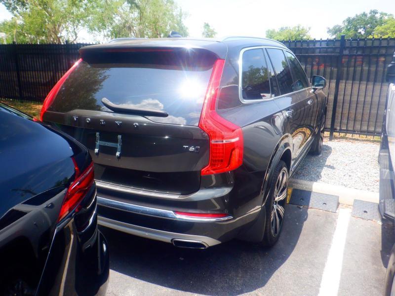 Volvo XC90  2021