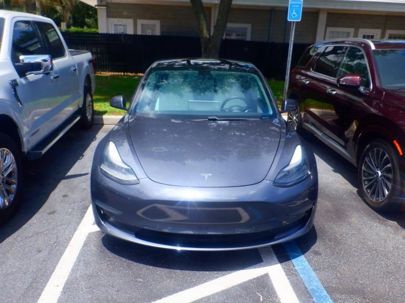 Tesla Model 3  2021