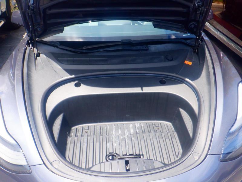 Tesla Model 3  2021