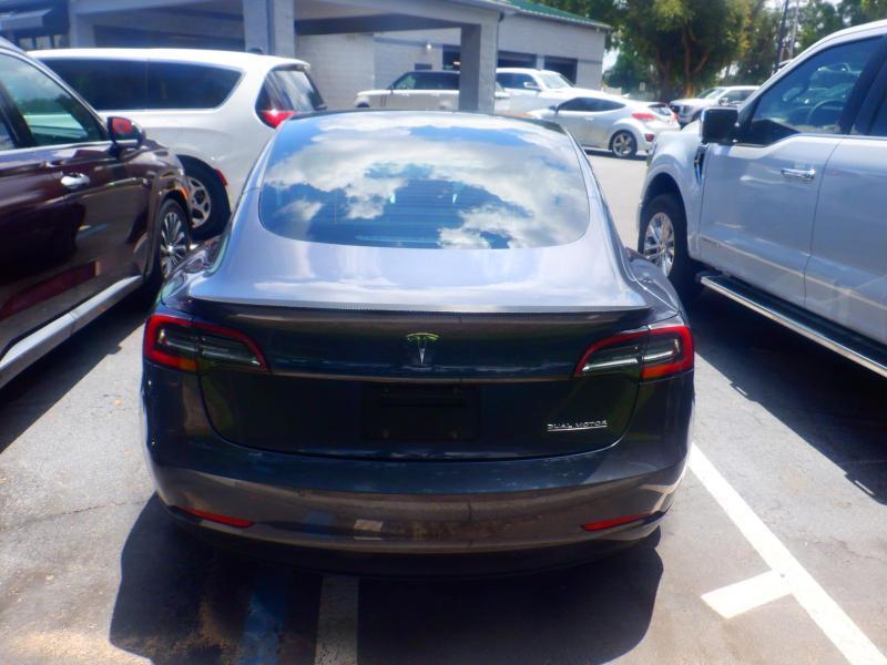 Tesla Model 3  2021