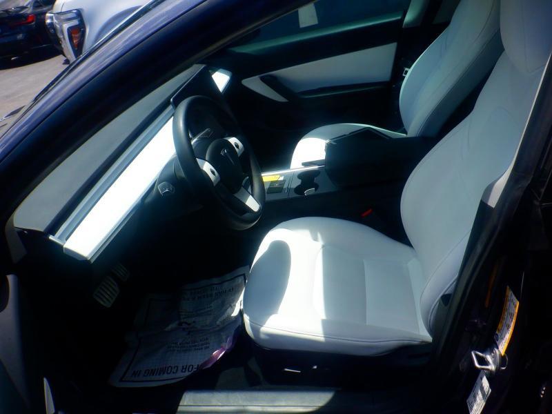 Tesla Model 3  2021