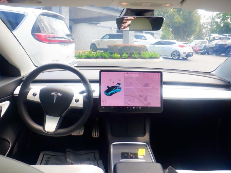 Tesla Model 3  2021