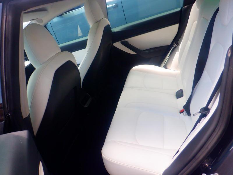 Tesla Model 3  2021