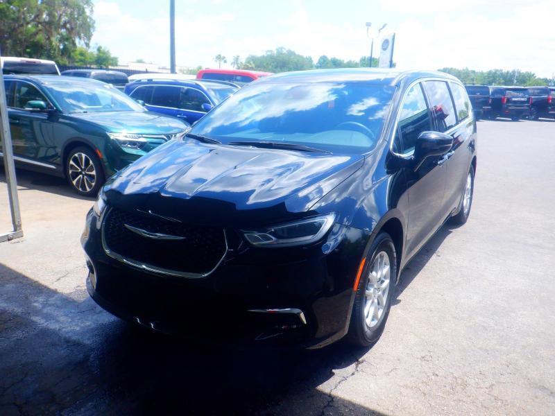 Chrysler Pacifica Select 2025