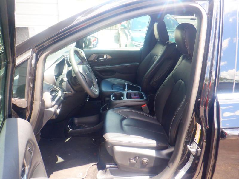 Chrysler Pacifica Select 2025