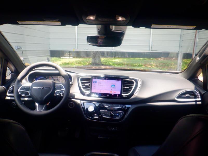 Chrysler Pacifica Select 2025