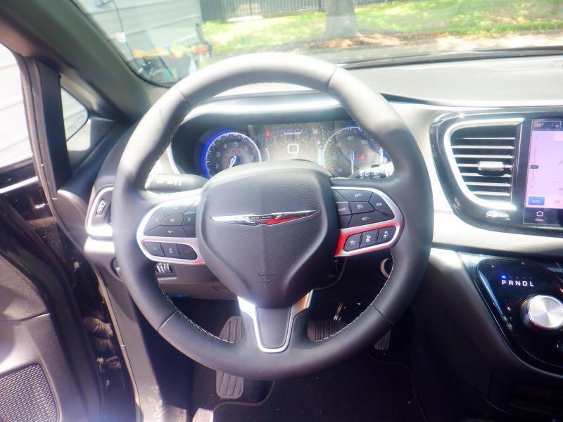 Chrysler Pacifica Select 2025
