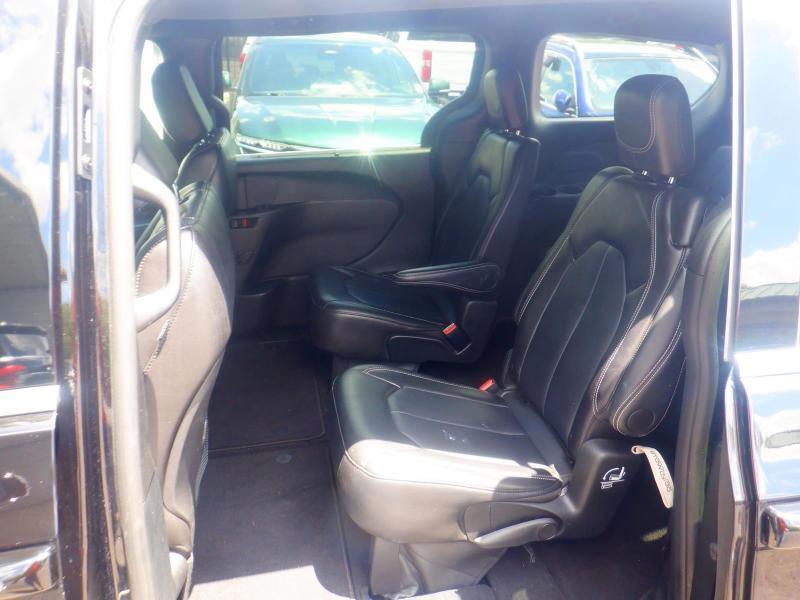 Chrysler Pacifica Select 2025