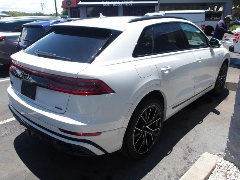 Audi Q8  2023
