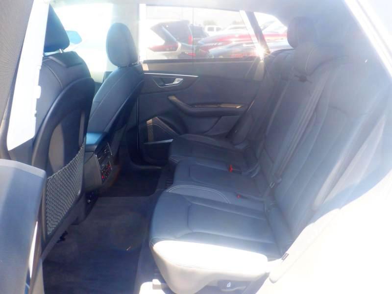 Audi Q8  2023