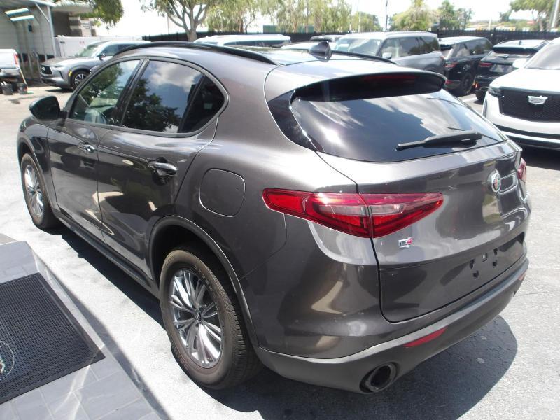 Alfa Romeo Stelvio  2023