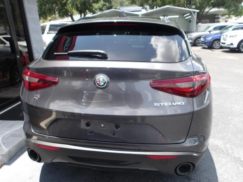 Alfa Romeo Stelvio  2023