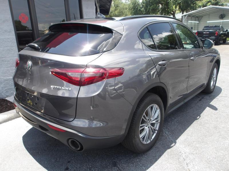 Alfa Romeo Stelvio  2023