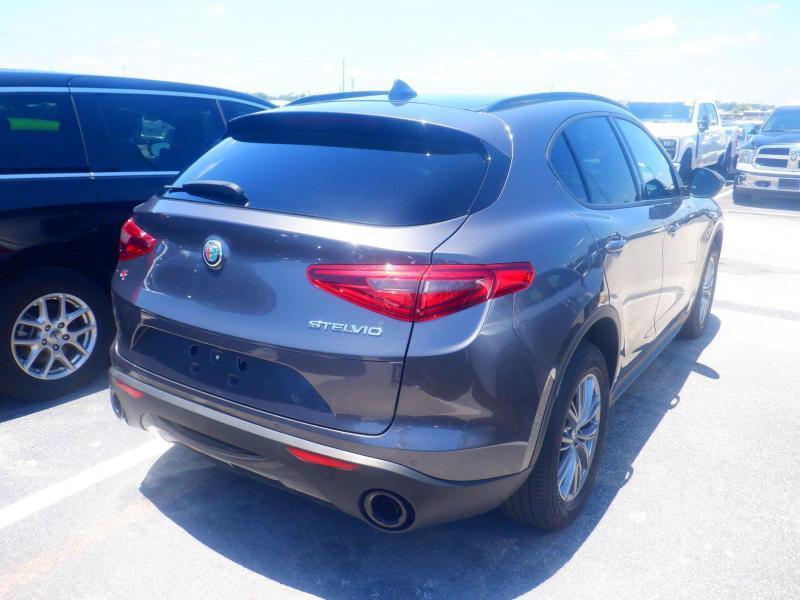 Alfa Romeo Stelvio  2023