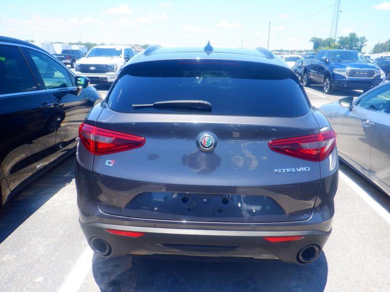 Alfa Romeo Stelvio  2023