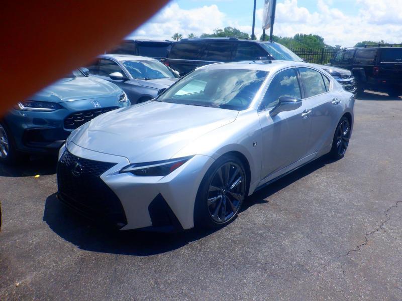 Lexus IS  2024