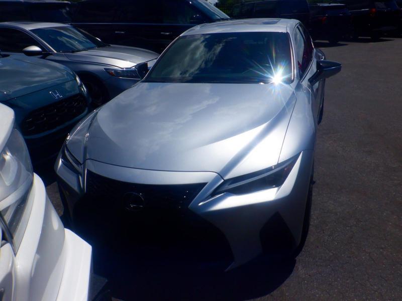 Lexus IS  2024