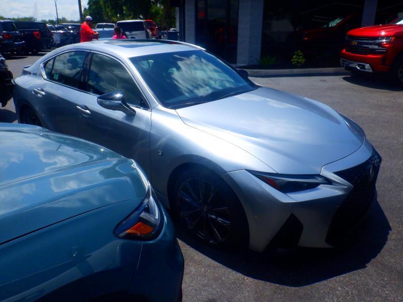 Lexus IS  2024