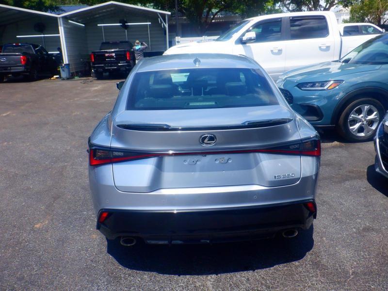 Lexus IS  2024