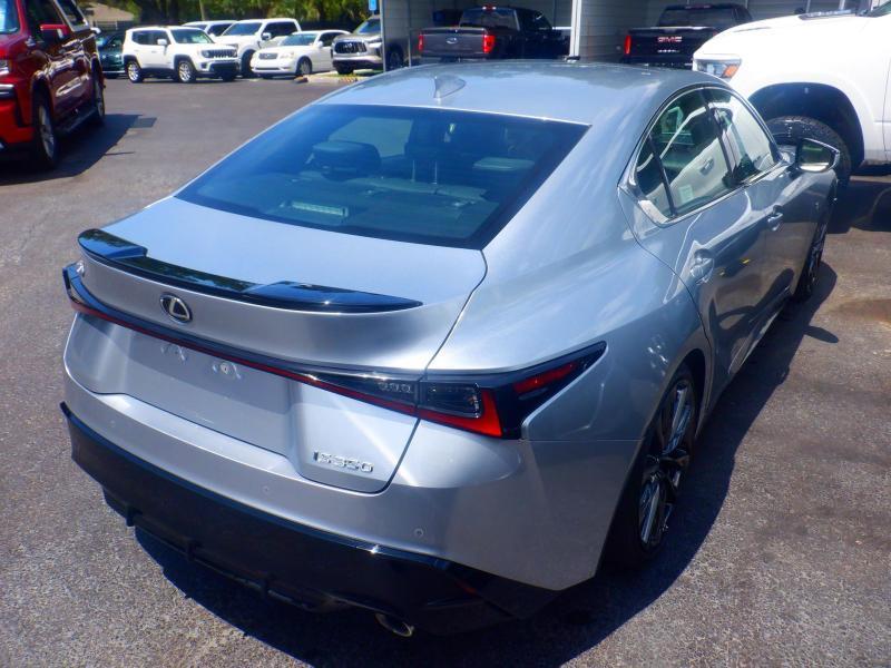 Lexus IS  2024