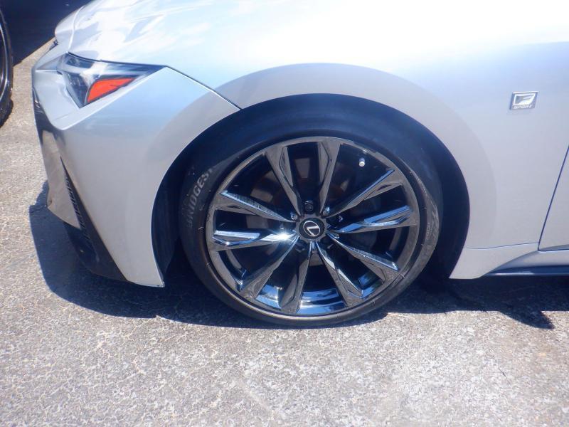 Lexus IS  2024