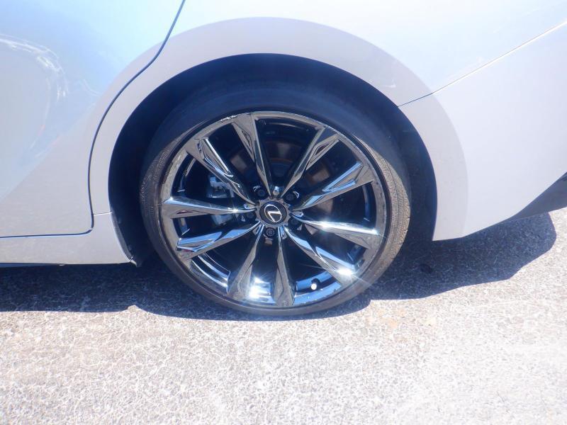 Lexus IS  2024