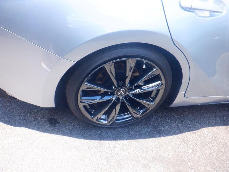 Lexus IS  2024