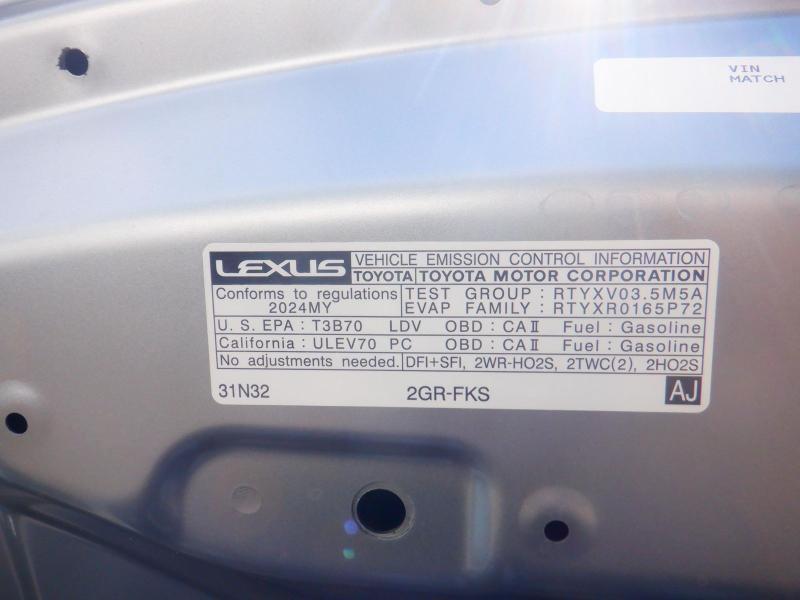 Lexus IS  2024