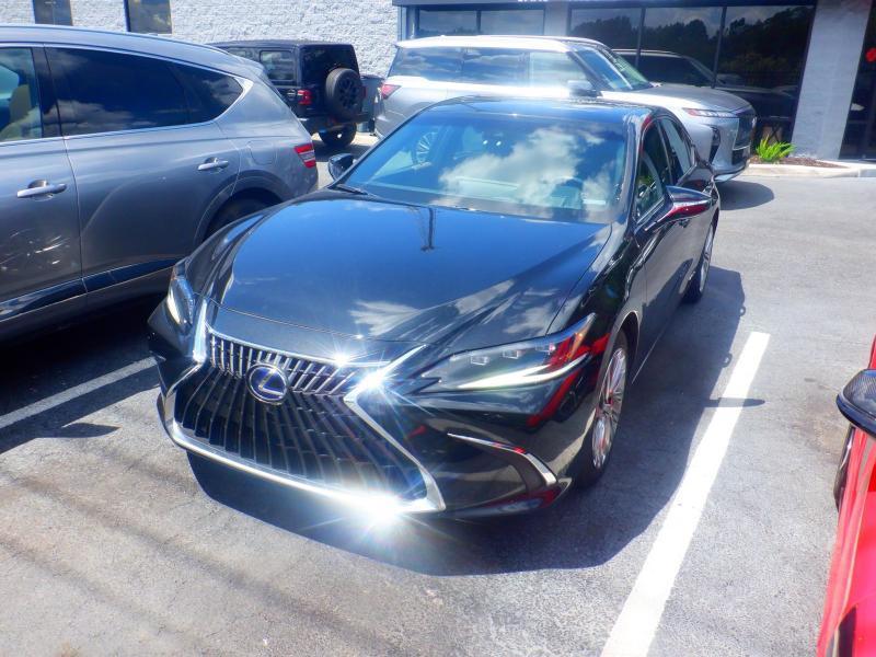 Lexus ES 300h Ultra Luxury 2022
