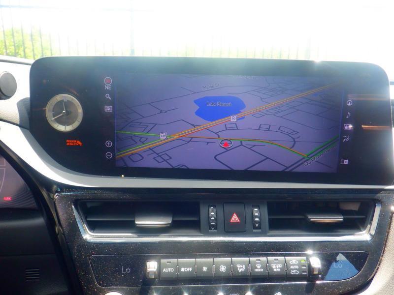 Lexus ES 300h Ultra Luxury 2022