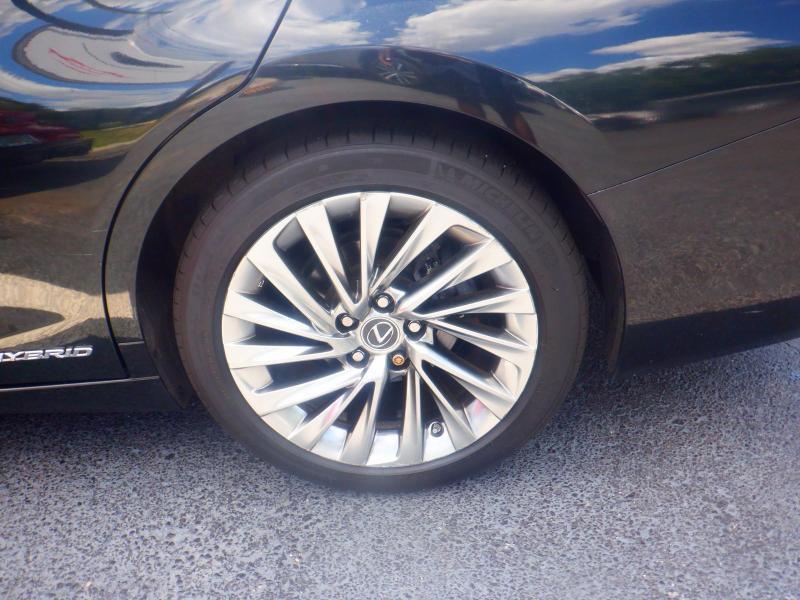 Lexus ES 300h Ultra Luxury 2022