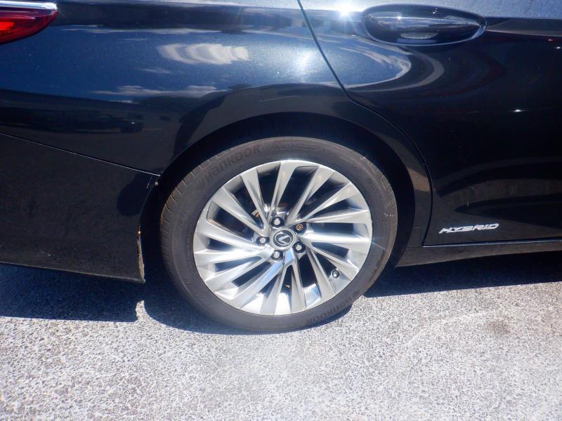 Lexus ES 300h Ultra Luxury 2022