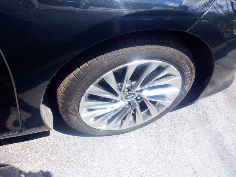 Lexus ES 300h Ultra Luxury 2022