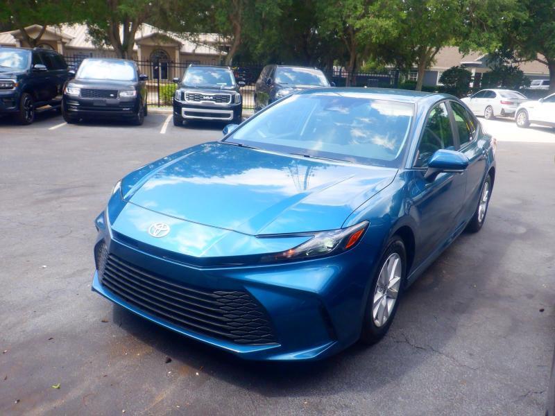Toyota Camry Hybrid LE 2025