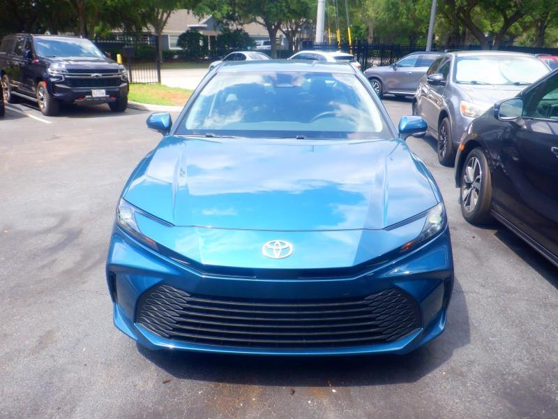 Toyota Camry Hybrid LE 2025